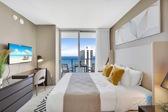 Building Photo - 4010 S Ocean Dr