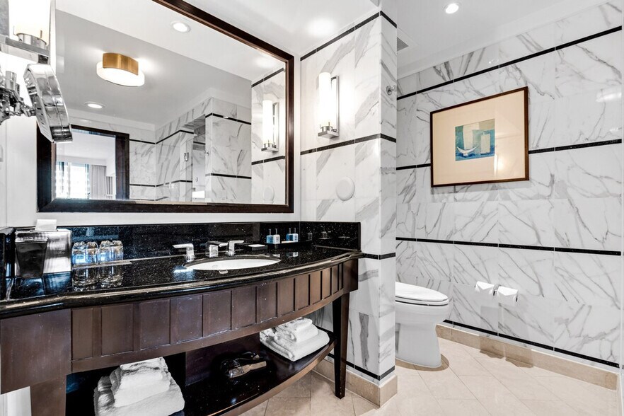 Building Photo - 4441 Collins Ave