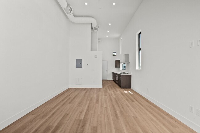 Building Photo - 5617 Klump Ave