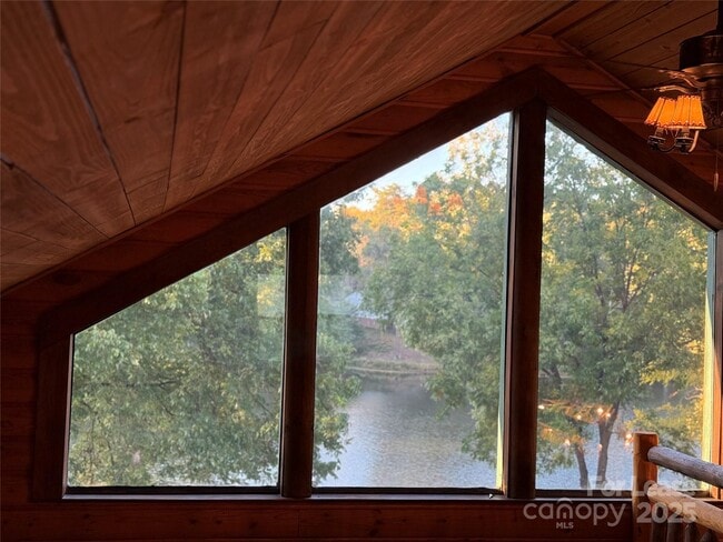 Building Photo - 1011 Lakeshore Dr