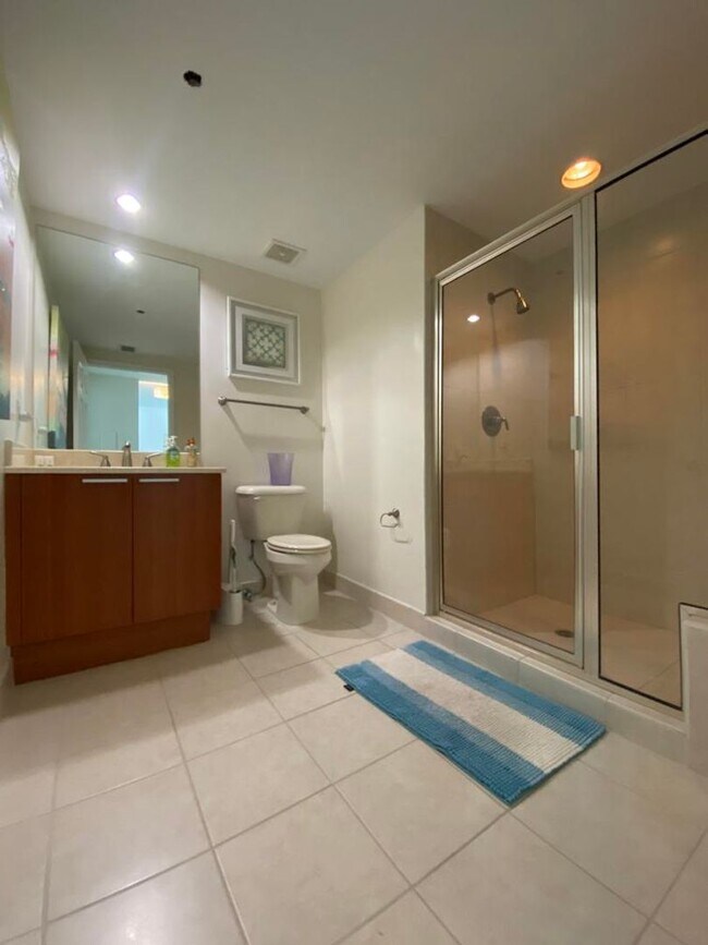 Building Photo - 2/2 Marina Grande Condominium
