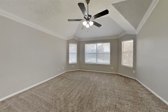 Building Photo - 20423 Drakewood Dr