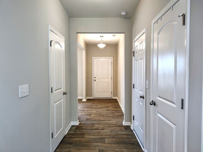 Building Photo - Beautiful home located in the Upper Riverpointe Community in Charlotte !