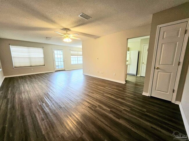 Building Photo - 3331 Two Sisters Wy