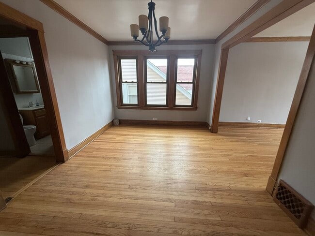 Building Photo - 5217 W Cuyler Ave