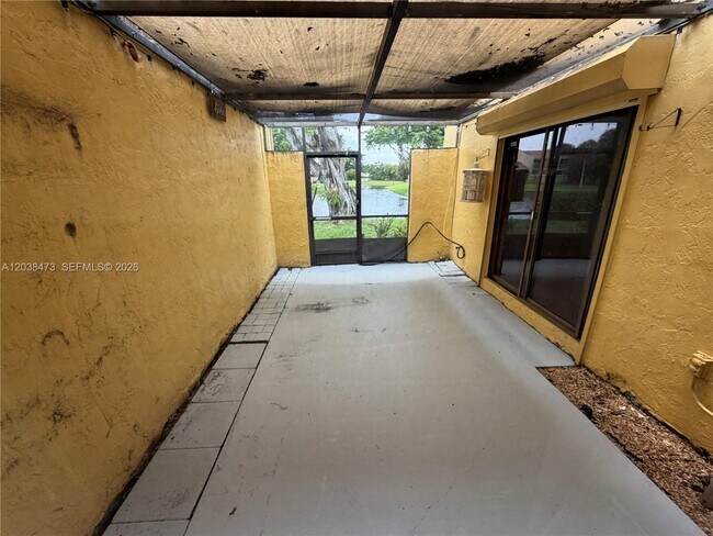 Building Photo - 1540 NW 93rd Ave