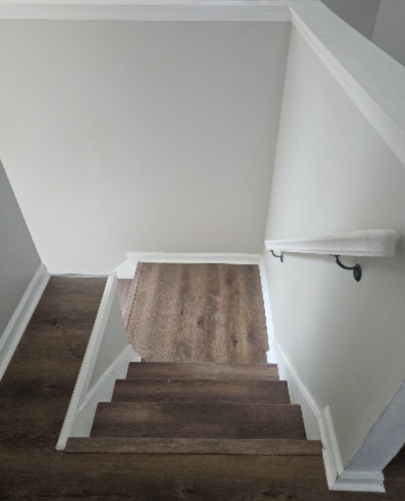 Building Photo - 670 Burtons Cove