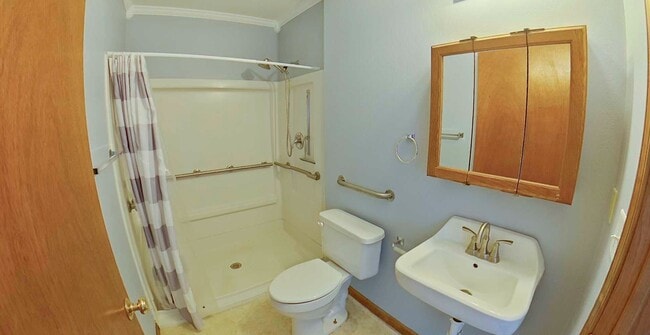 Building Photo - Big Backyard + Pet Friendly + Off-Street P...