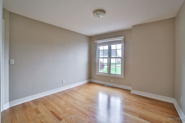 Building Photo - 480 Whitehaven Rd