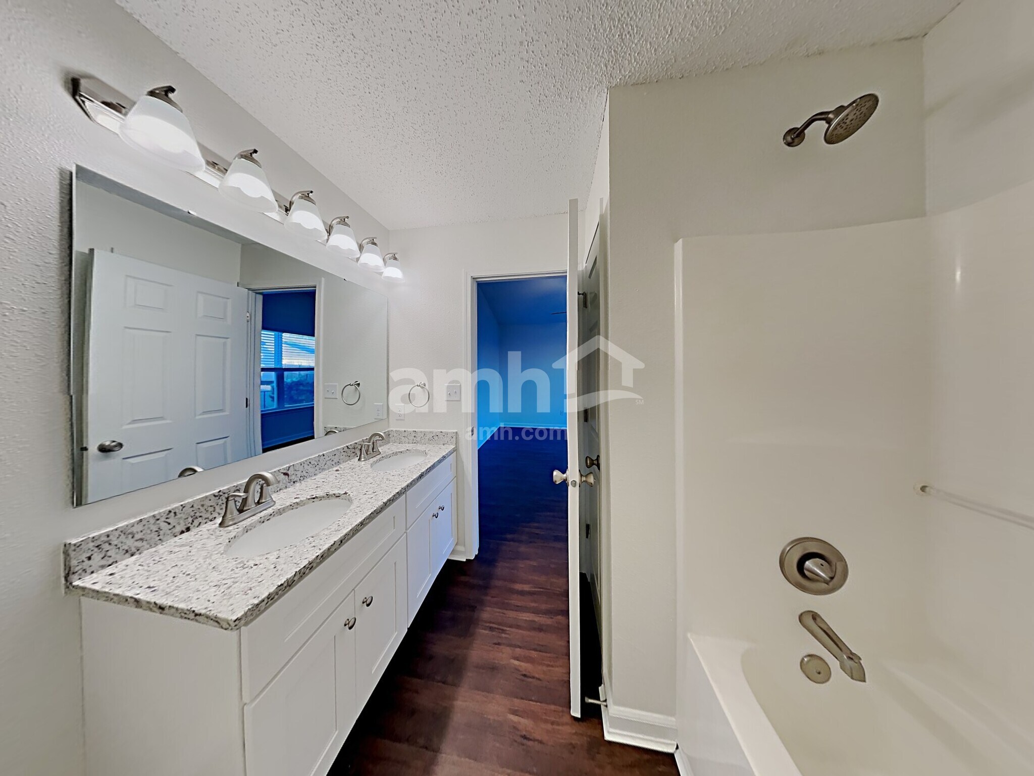 Building Photo - 15425 Dry Creek Rd