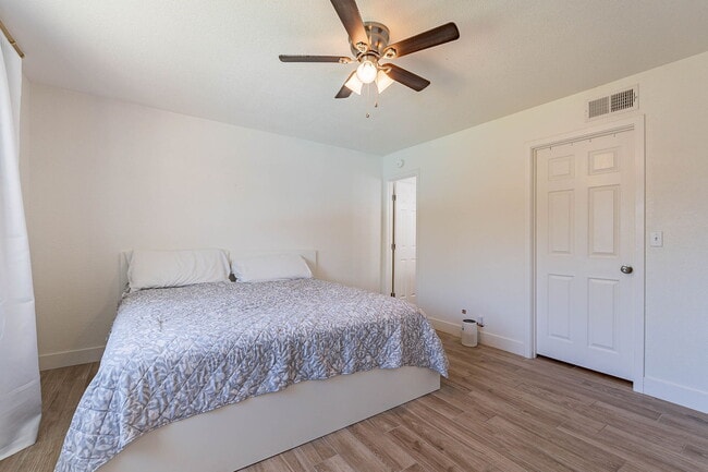 Building Photo - 651 E Kael Cir
