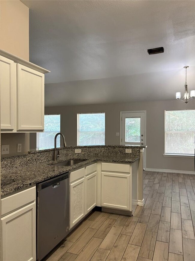 Building Photo - 2405 Wisteria Way