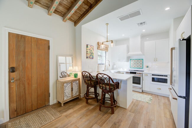 Building Photo - 110 Marine Way