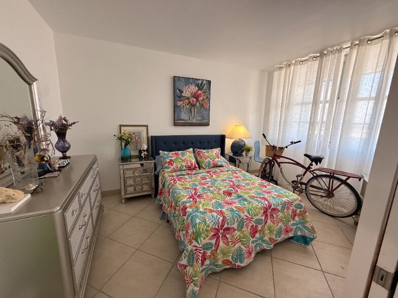 Building Photo - 5825 Collins Ave