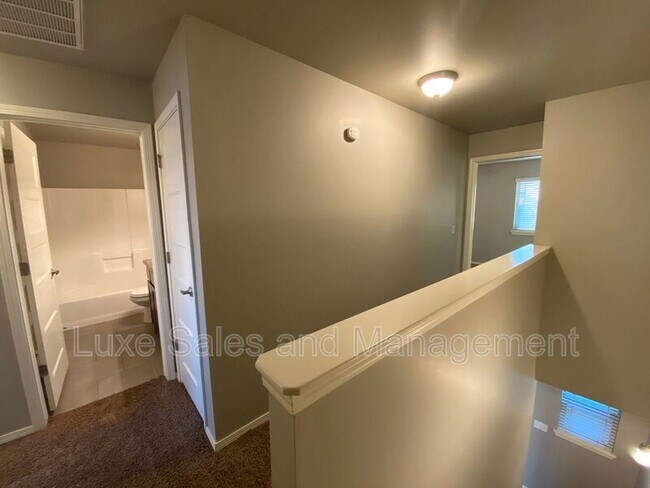 Building Photo - 6933 Mayberry Ln