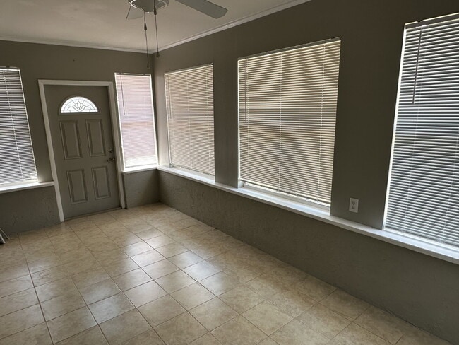 Building Photo - Updated 2 Bedroom, 2 Bathroom Home with St...