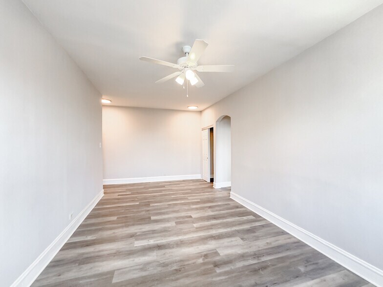 Building Photo - 4854 N Damen Ave
