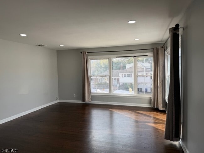 Building Photo - 10-06 1st St