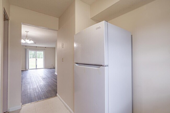 Building Photo - 1314 Farmingdale Dr