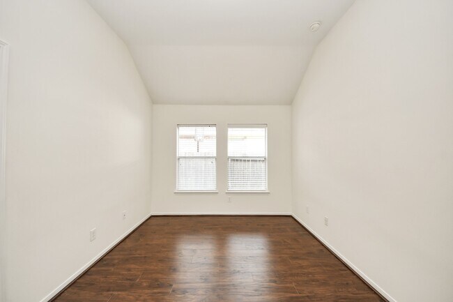 Building Photo - 19122 Mission Manor Ln