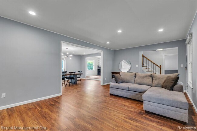 Building Photo - 3015 High Pointe Ct
