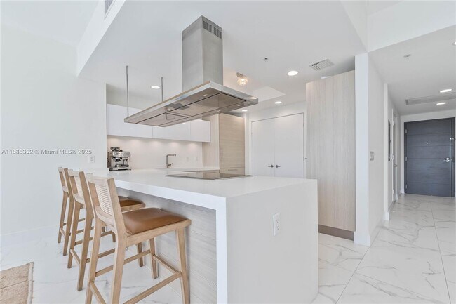 Building Photo - 17301 Biscayne Blvd