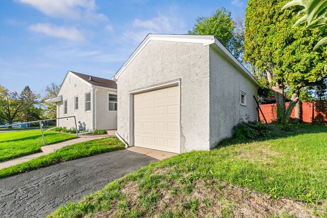 Building Photo - 2203 Conway St