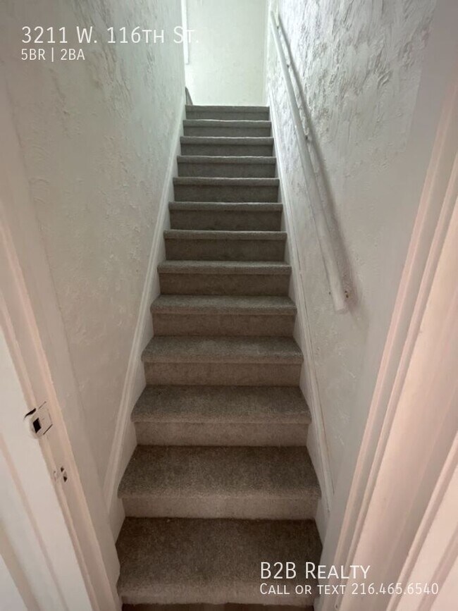 Building Photo - 3211 W 116th St