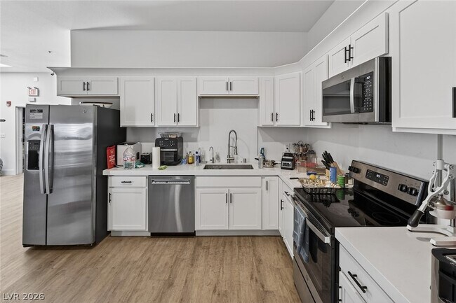 Building Photo - 525 S 13th St
