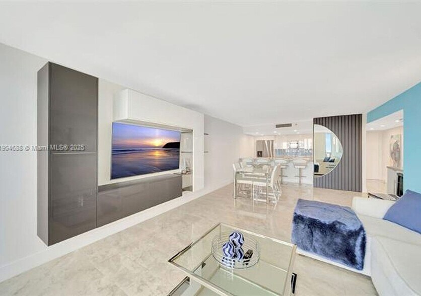 Building Photo - 1717 N Bayshore Dr