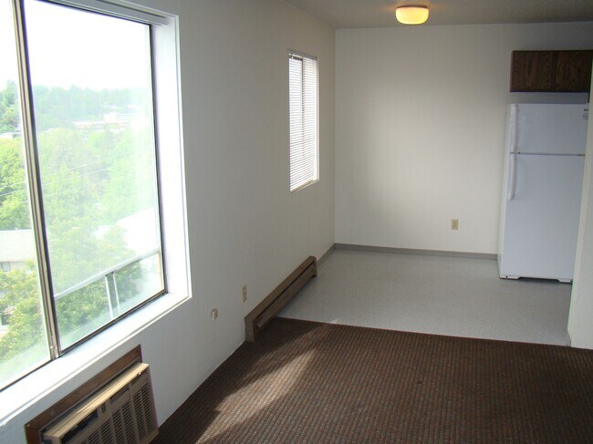 Building Photo - 630 NE Maiden Ln