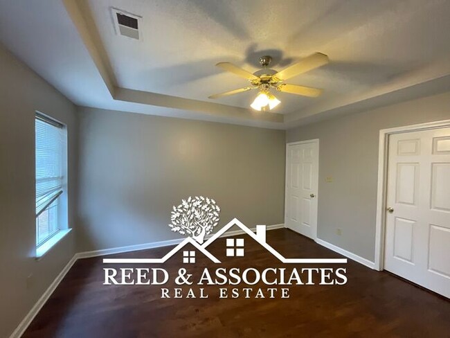 Building Photo - Just Minutes Away from Oakland Elementary School!!!