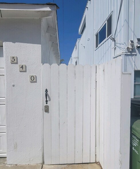 Rear entry - 340 Rennie Ave