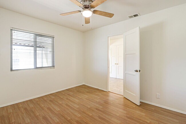 Building Photo - 677 N Tulare Way