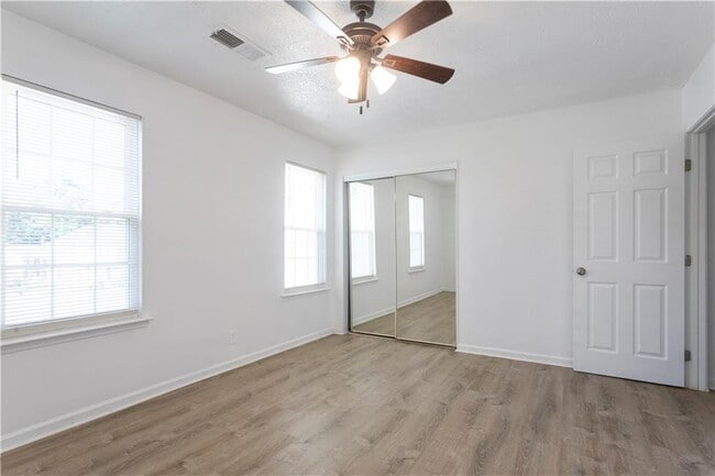 Building Photo - 1585 Springleaf Point SE