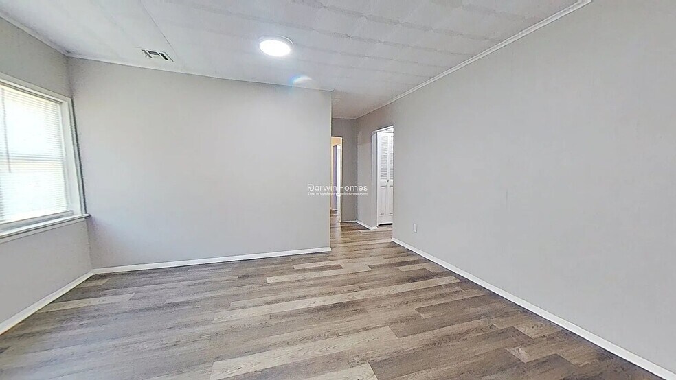Building Photo - 502 E Freeport St