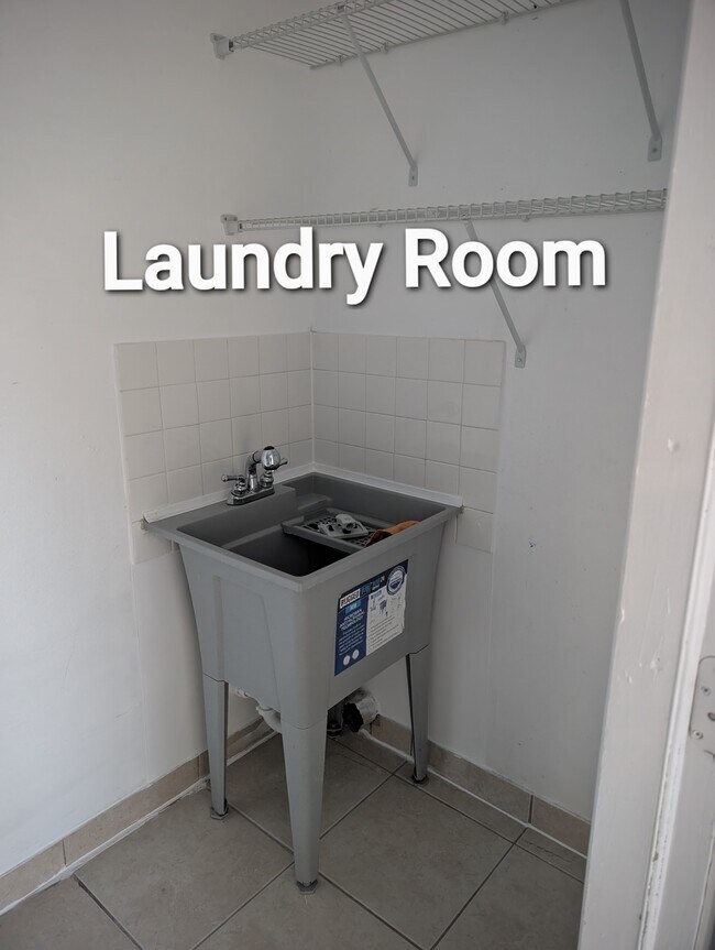 Building Photo - 508 Cavalier Ave