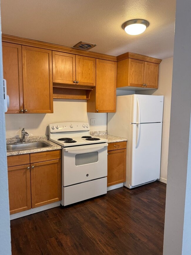 Building Photo - Cute Condo in Burning Tree Village