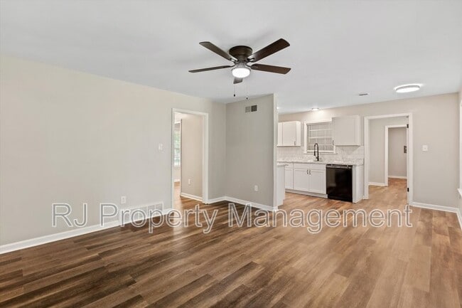 Building Photo - 5773 Redbud Cove
