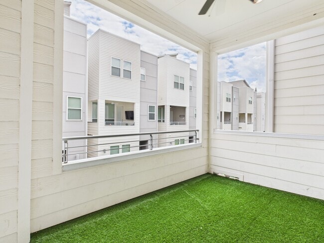 Building Photo - 2761 Clinton Dr