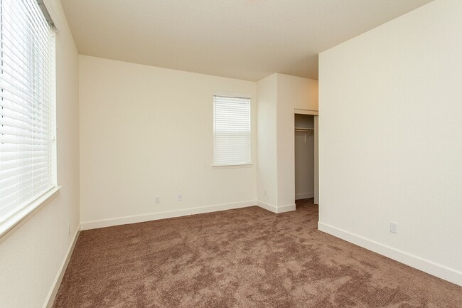 Building Photo - 2032 Frst Grv Ln