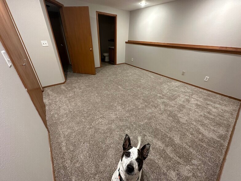 Building Photo - 609 Pheasant Ct