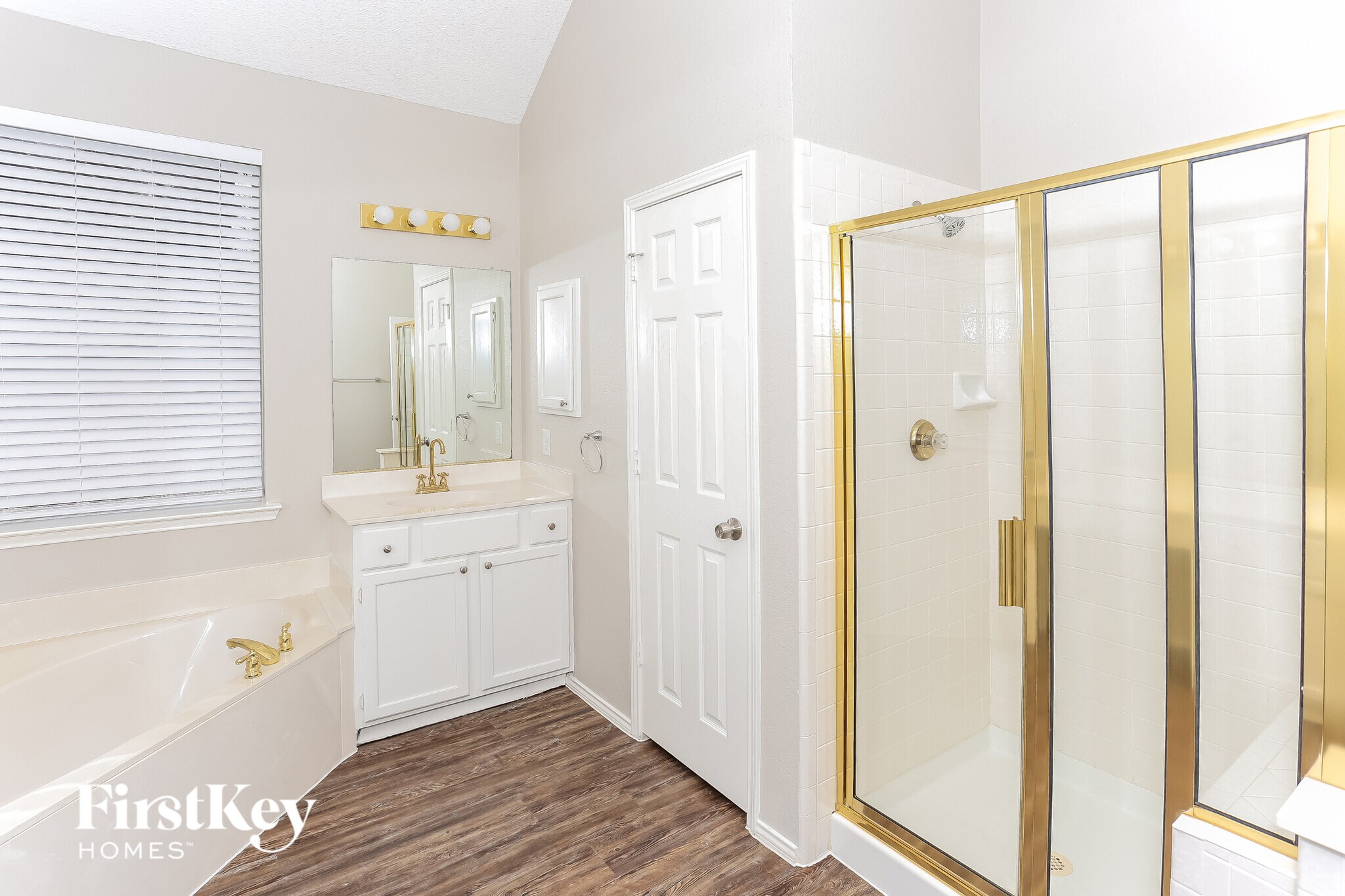 Building Photo - 2136 Mahogany St