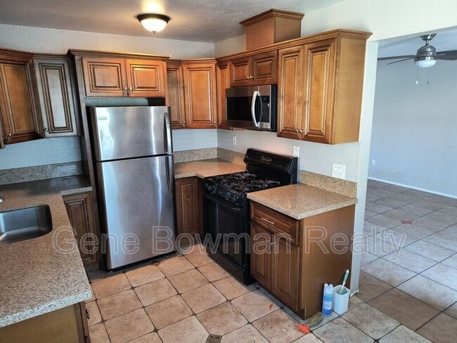 Building Photo - 781 Cypress Ave