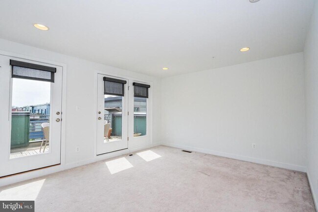 Building Photo - 8337 Looking Glass Way