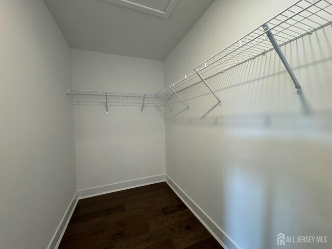 Building Photo - 71 Eastwood Ter