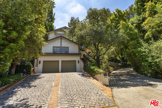 Building Photo - 15938 Valley Vista Blvd