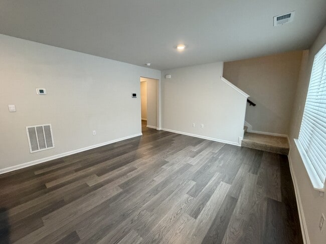 Building Photo - 633 Currant Cir