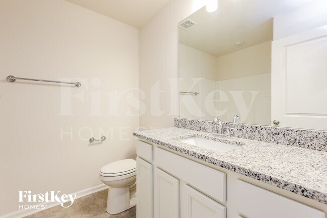 Building Photo - 427 Stonefence Dr