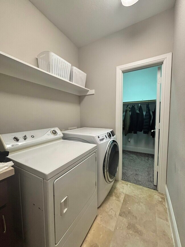 Building Photo - 5914 Hudson St